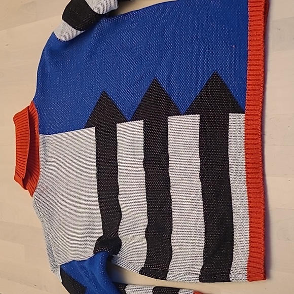LIKE NEW VTG Pony Club Maximilist Black, Grey, Blue, Red Arrow Print Turtleneck - Picture 7 of 14